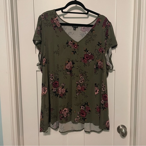 torrid Tops - Torrid size 3 or 22/24 olive green floral button up blouse with corset detail!